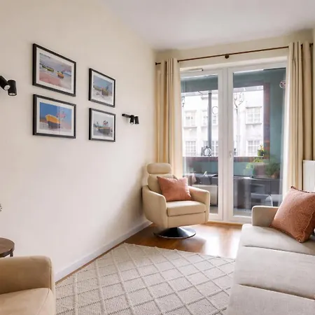 Old Town Story With Parking - Tandeta 1 By Lion