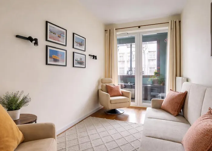 Old Town Story With Parking - Tandeta 1 By Lion